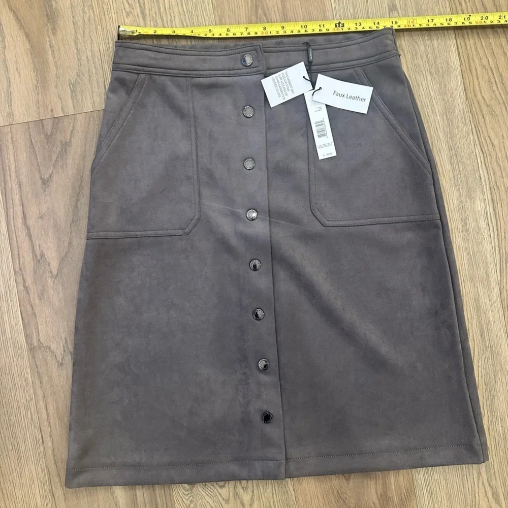 NWT Tahari Faux Leather/Suede Knee length skirt with pockets Size M - Picture 10 of 11
